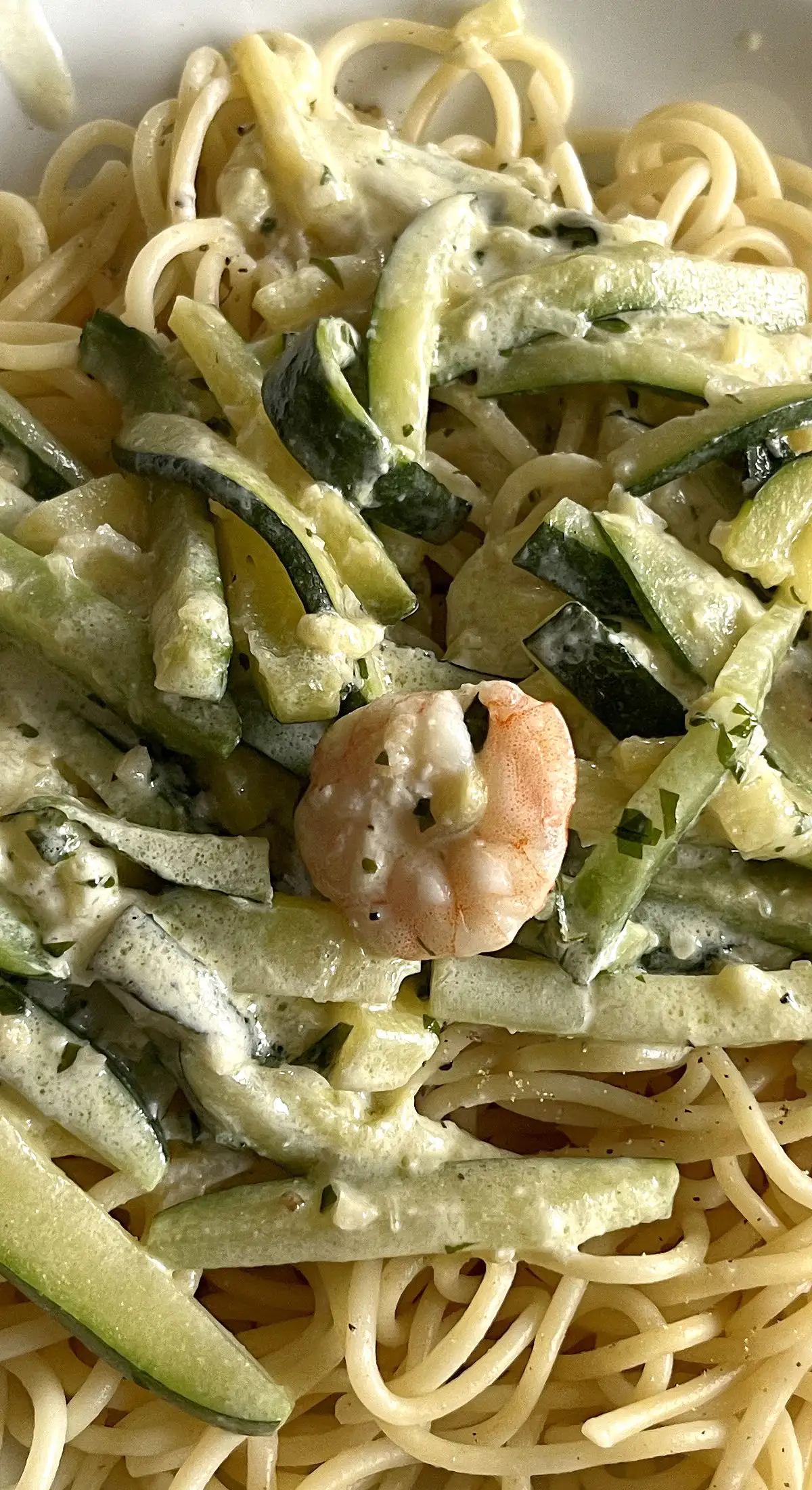 Spaghetti mit Zucchini und Garnelen