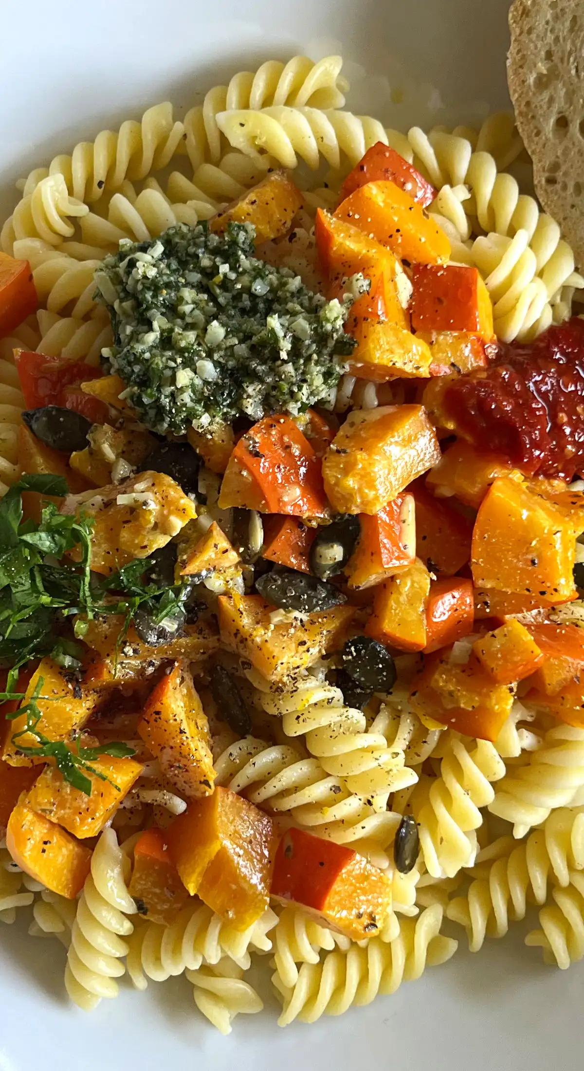 Hokkaido und Pesto Verde auf Fusilli