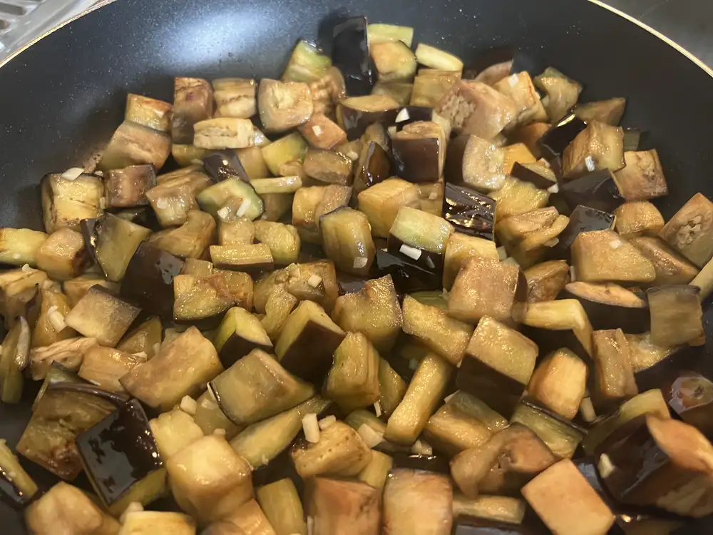 Pasta mit Tomaten-Melanzani