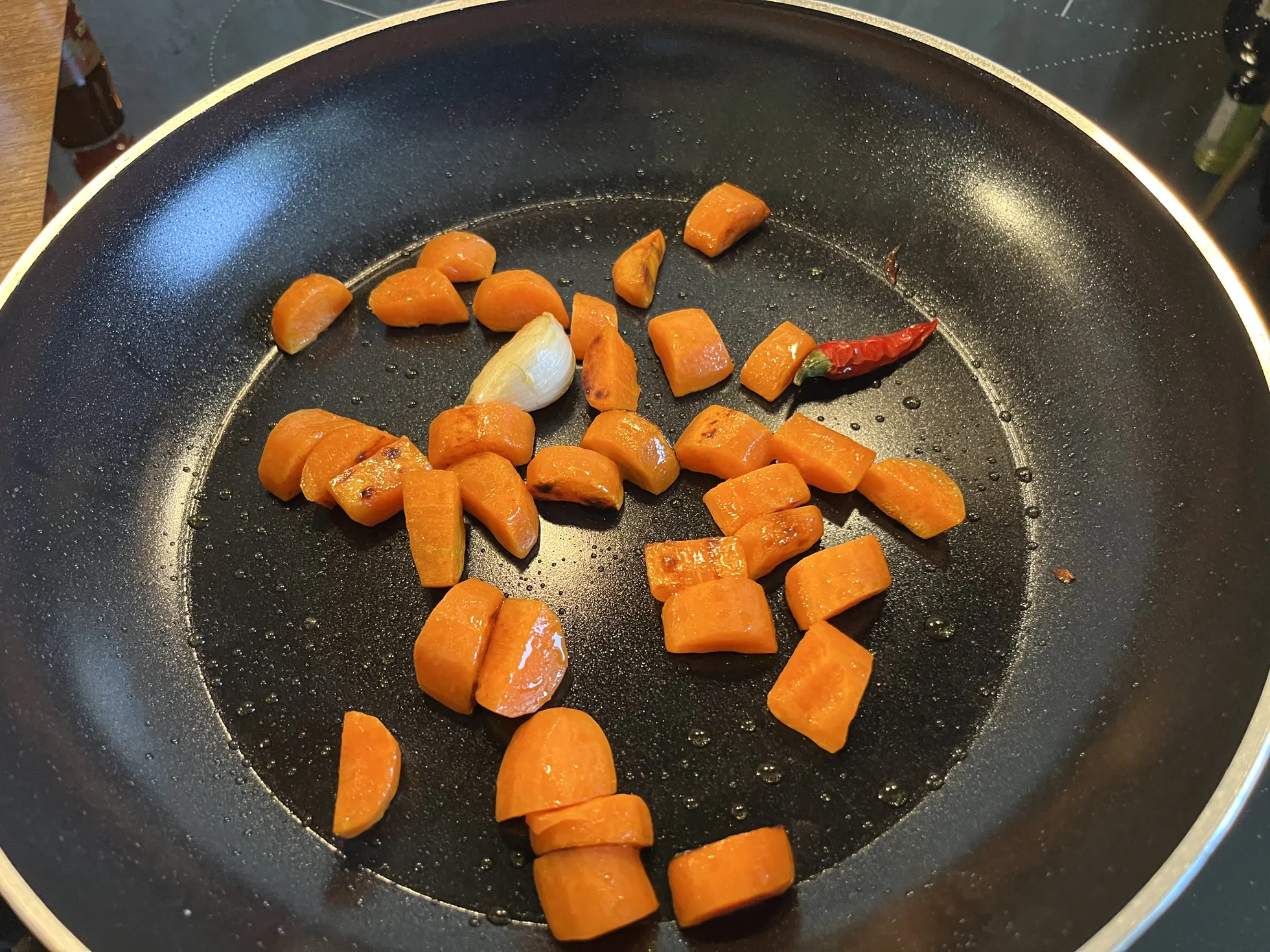 Gebratener Reis mit Fisch und Garnelen