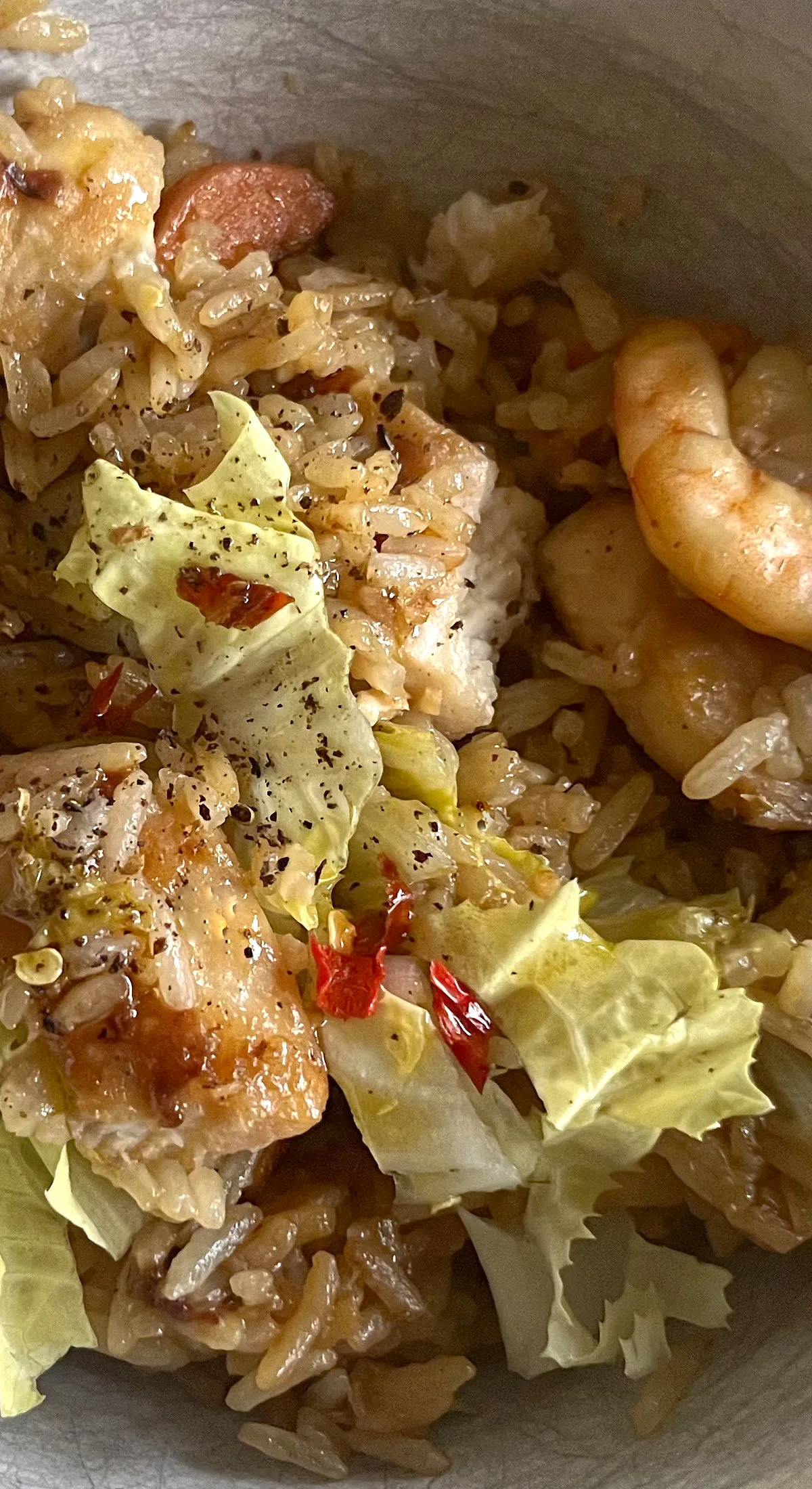 Gebratener Reis mit Fisch und Garnelen