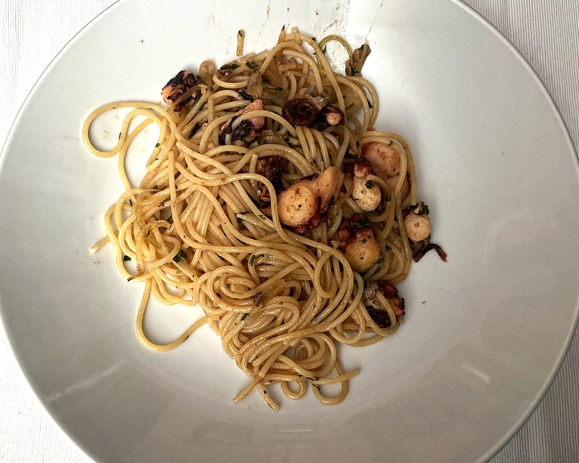 Pulpo mit Spaghetti” style=