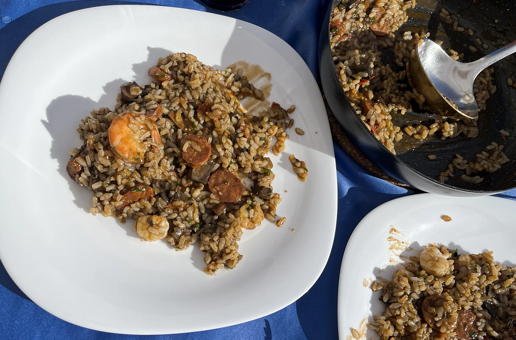 Risotto de gambas y calamares en su tinta